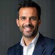 Headshot of Dr. Ricardo Fernandes, Founder of Vlog Academy Brasil